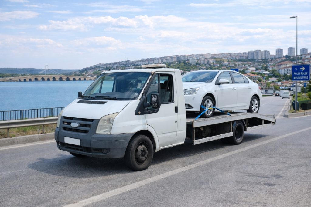 Büyükçekmece oto kurtarıcı aracı ile arızalı otomobilin 7/24 güvenli şekilde taşınması ve acil yol yardım hizmeti