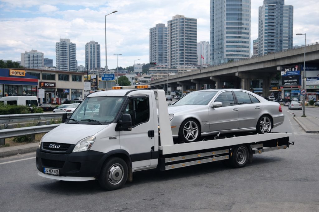 Seyrantepe oto kurtarıcı aracı ile arızalı veya kazalı aracın İstanbul Seyrantepe bölgesinde 7/24 güvenli şekilde taşınması